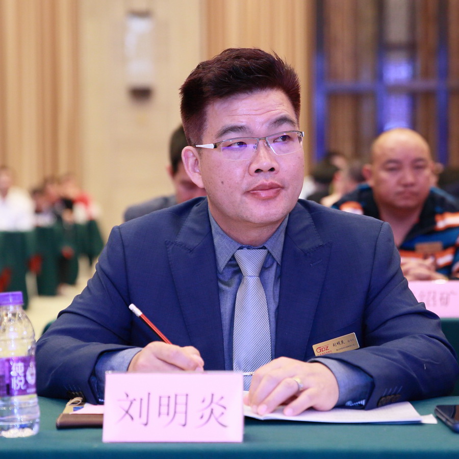 1647503486174761.jpg 刘明炎(坐)_调整大小.JPG